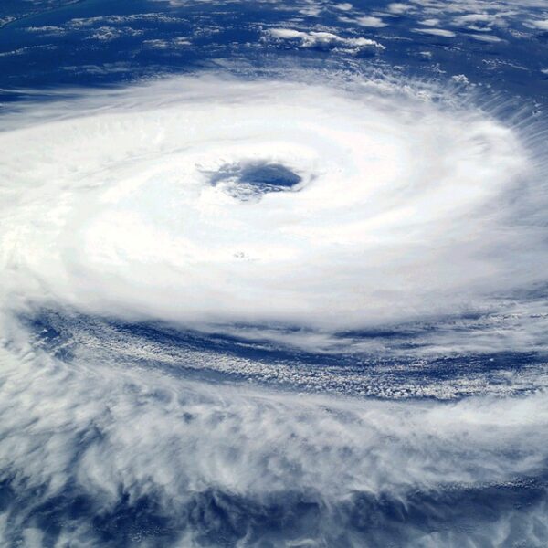 台風の強度など予測精度向上へ　ＮＴＴと横浜国立大が共同　超広域大気海洋観測技術でリアルタイム観測