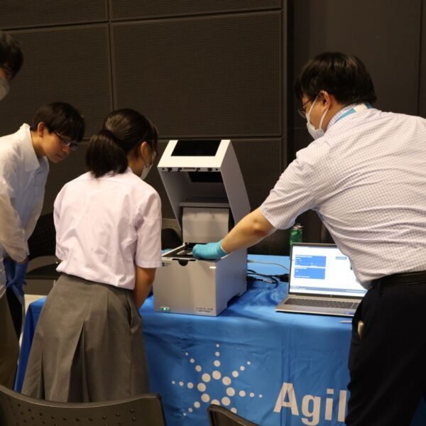 JAIMAがサマーサイエンススクール　中高生が「産業の基盤」分析機器操作体験