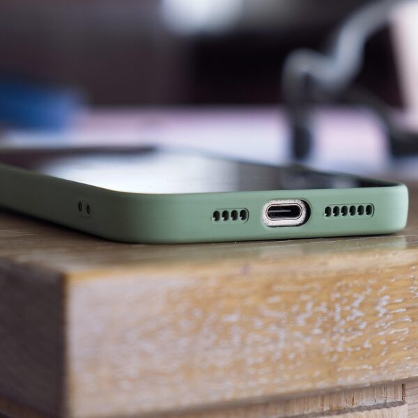 子供の情報端末使用時間　ADHD症状と関連