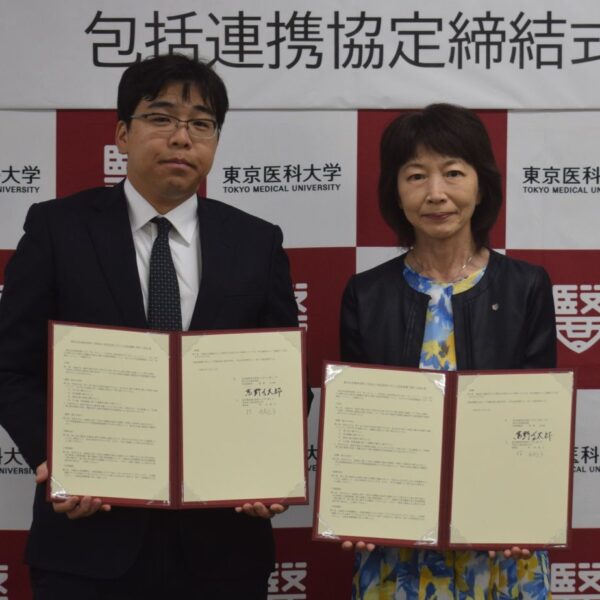 「フルーツ食べて健康に」新宿高野と東京医科大が連携協定